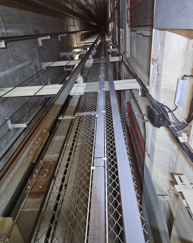 전용 고정장치 사용(UTP 2선)